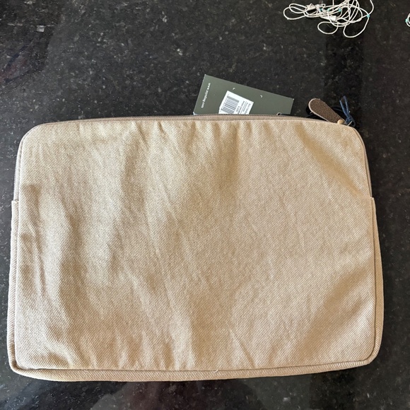 NEW Myra Rugged Life Laptop Sleeve - Picture 3 of 16